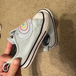 Converse Kids size 6 girls shoe